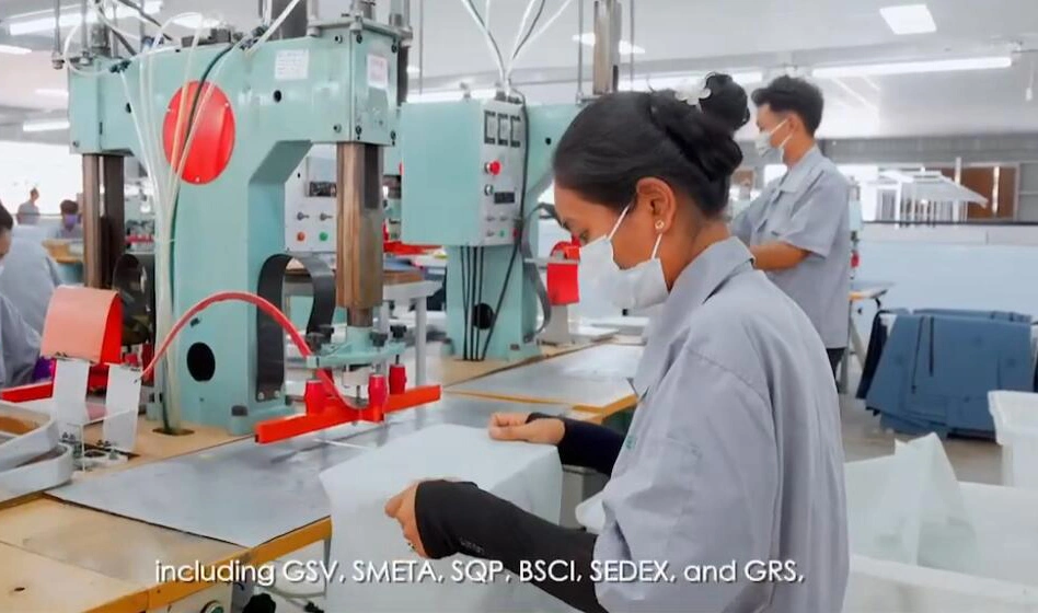 Looking for a Cooler Bag Manufacturer in Cambodia? Watch this!